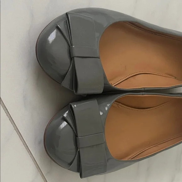 J. Crew Charcoal Patent Leather Flats with Bow - Picture 4 of 7
